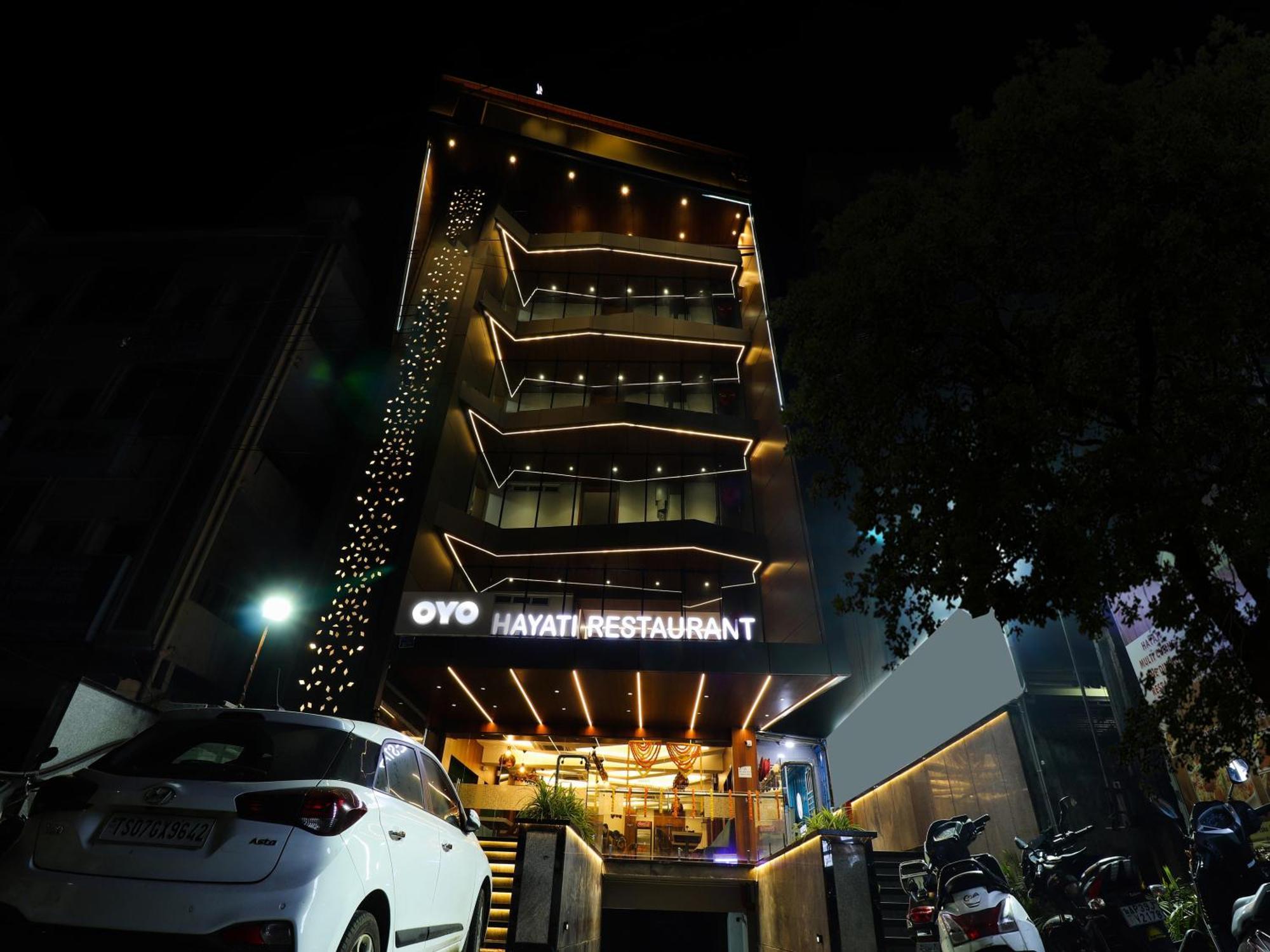 Super Townhouse Rcc Lamps Hotell Visakhapatnam Exteriör bild