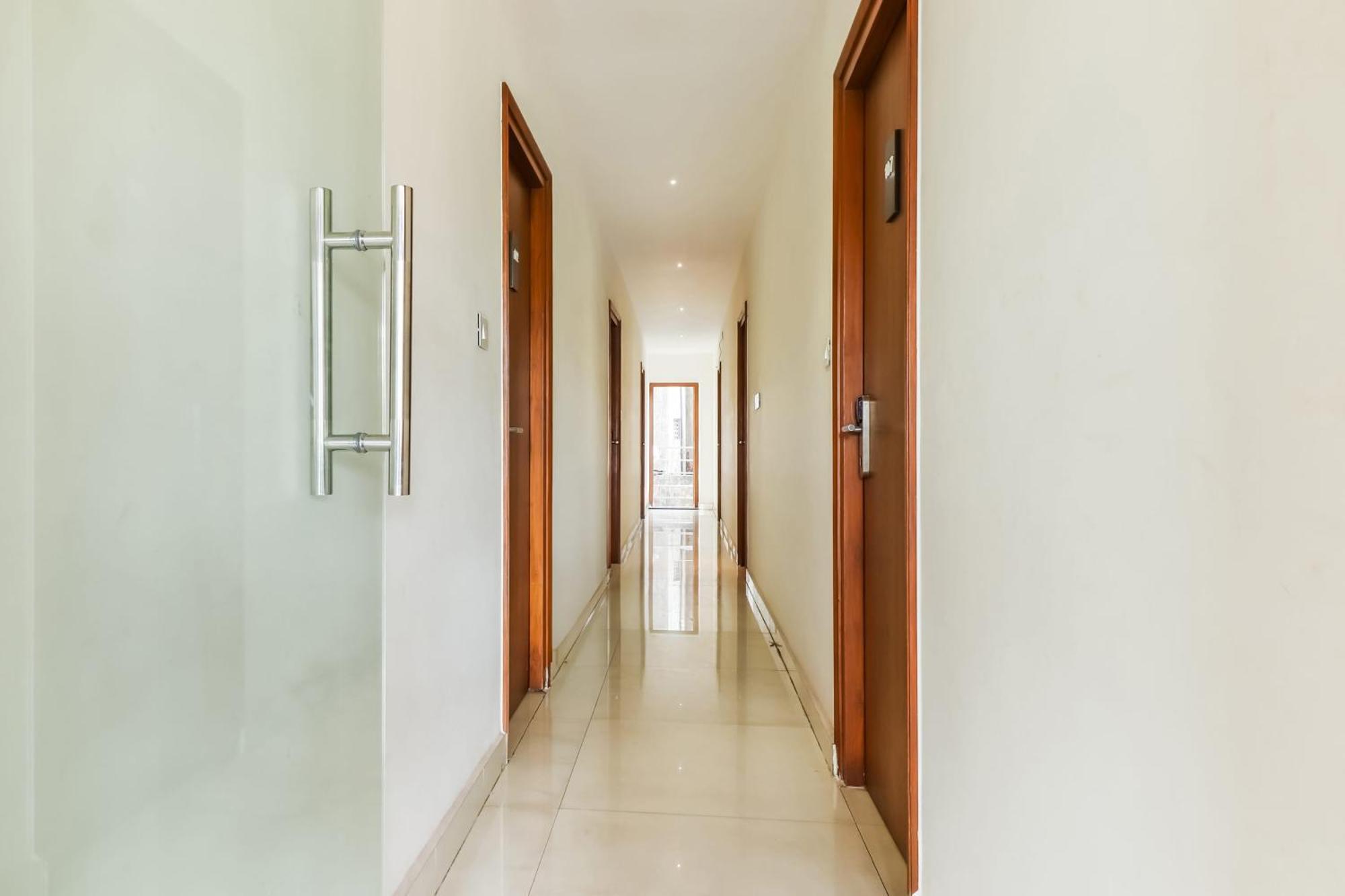 Super Townhouse Rcc Lamps Hotell Visakhapatnam Exteriör bild