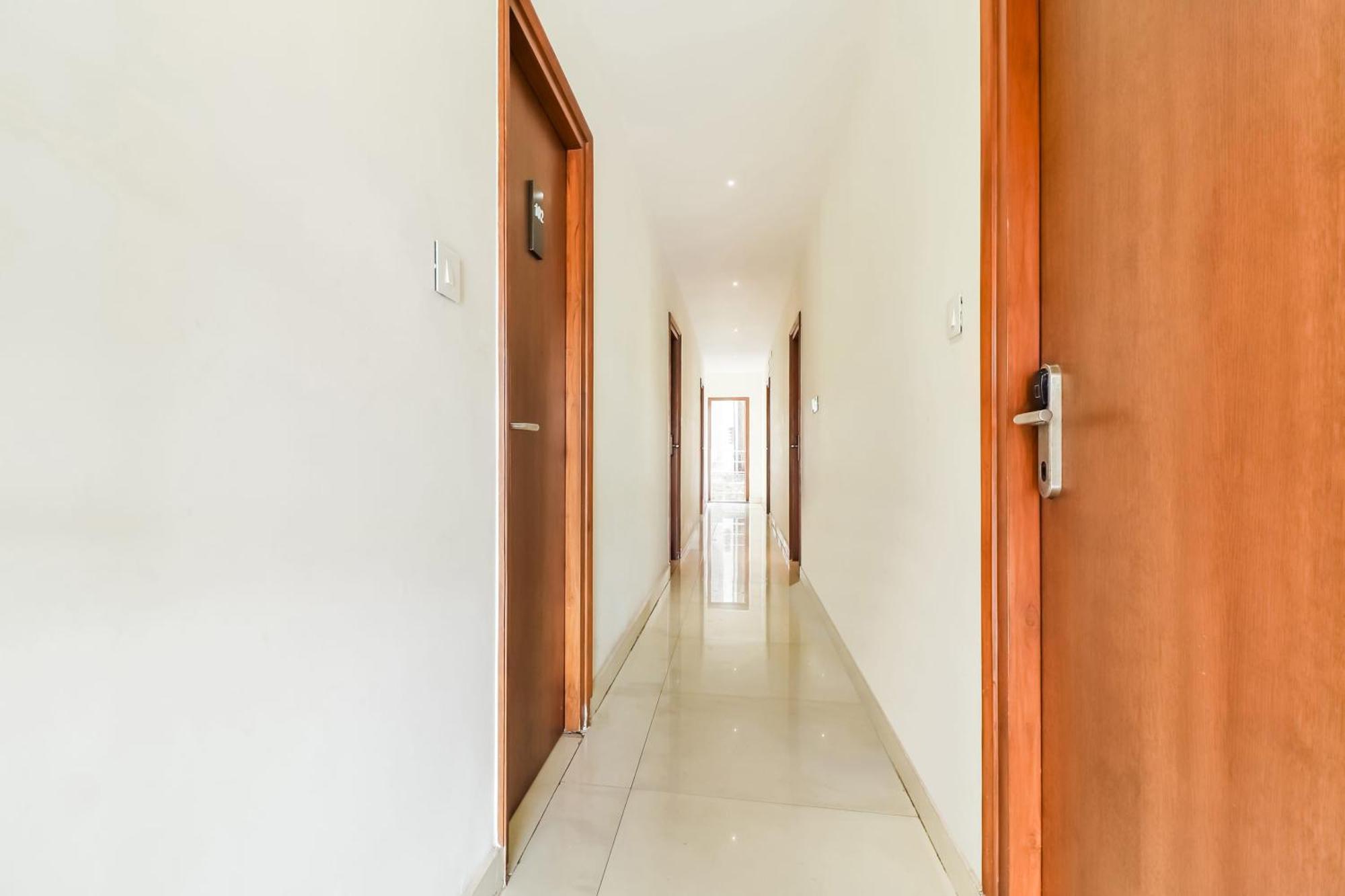 Super Townhouse Rcc Lamps Hotell Visakhapatnam Exteriör bild